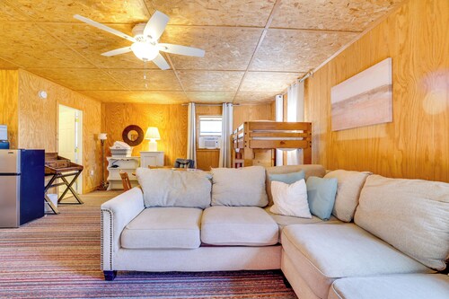 Hike, Ski & Golf: Water-view Lake Winola Retreat!