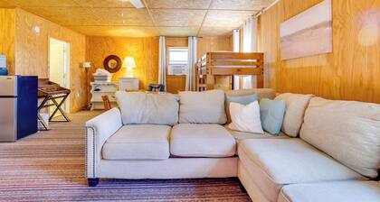 Hike, Ski & Golf: Water-view Lake Winola Retreat!