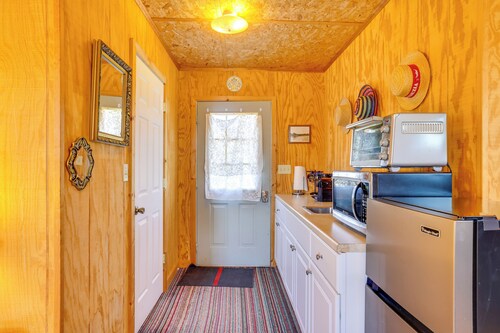 Hike, Ski & Golf: Water-view Lake Winola Retreat!