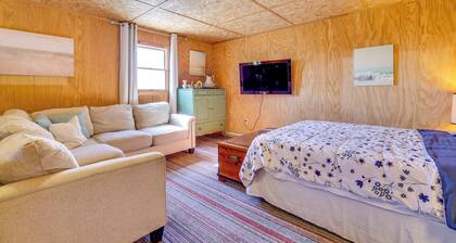 Hike, Ski & Golf: Water-view Lake Winola Retreat!