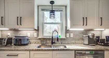 2 Mi to Pewaukee Lake! Peaceful Retreat w/ Yard