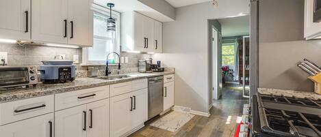 House (3 Bedrooms) | Interior