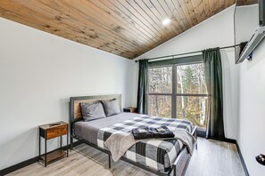 House (3 Bedrooms) | Interior - 'chène Cottage' Near Burr Oak Lake & Trailheads! (Glouster)