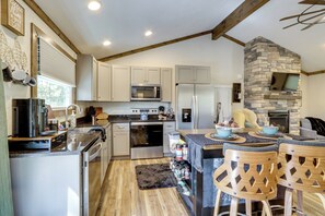 Interior - Raft, Hike & Fish: Quiet Couple's Escape in Murphy (Murphy)