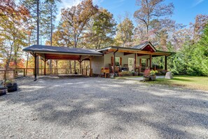 Interior - Raft, Hike & Fish: Quiet Couple's Escape in Murphy (Murphy)