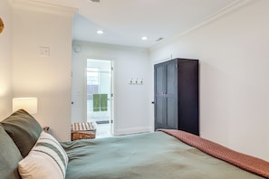 Apartment (2 Bedrooms) | Interior - 2 Mi to Ark Encounter! Walkable Williamstown Condo (Williamstown)