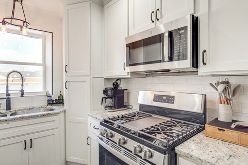 2 Mi to Ark Encounter! Walkable Williamstown Condo