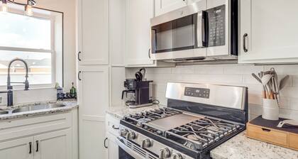 2 Mi to Ark Encounter! Walkable Williamstown Condo