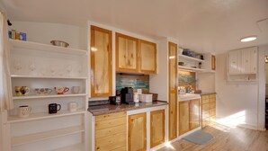 Unclassified image, 3 of 24, button - 2 Mi to Dtwn: Colorado Springs Gem w/ Hot Tub! (Colorado Springs)