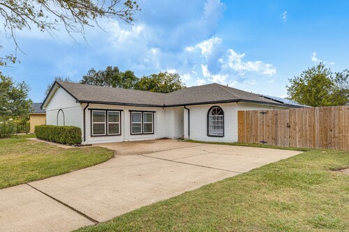 Families Welcome! Recently Renovated Home in Katy