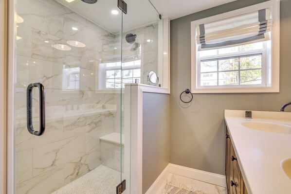 A modern bathroom with a glass-enclosed shower, a vanity with a sink, and a mirror above the sink. - Scenic Waterfront Home w/ Dock on Lake Winola! (Lake Winola)