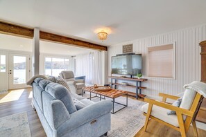 House (3 Bedrooms) | Interior - Scenic Waterfront Home w/ Dock on Lake Winola! (Lake Winola)