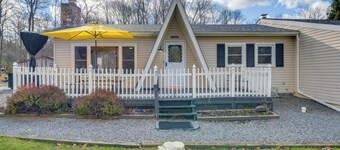 Game Room, Hot Tub & Fire Pit: Pocono Lake Escape!