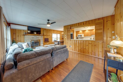 Game Room, Hot Tub & Fire Pit: Pocono Lake Escape!
