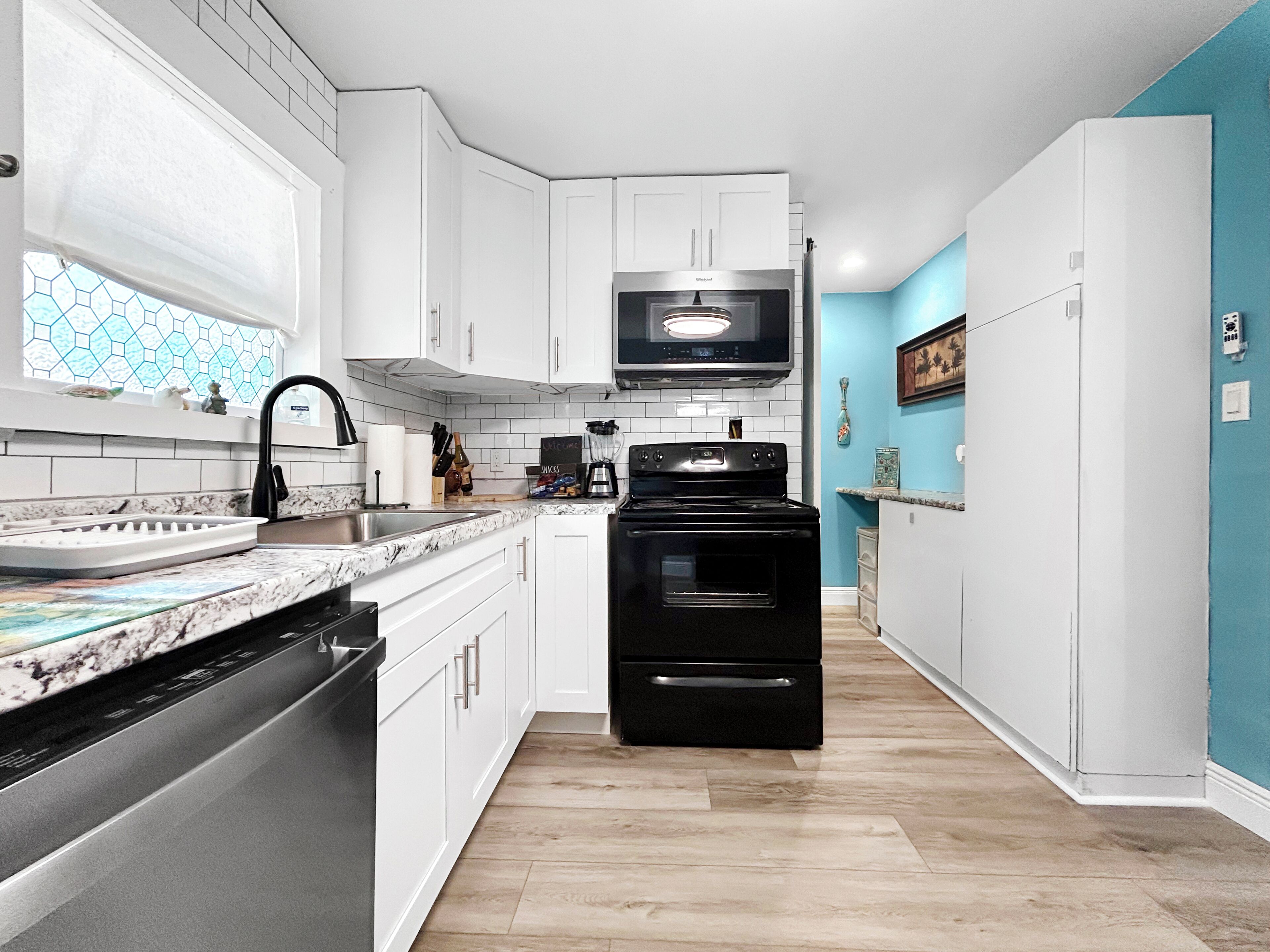 Micro-ondes, four, plaque de cuisson, lave-vaisselle