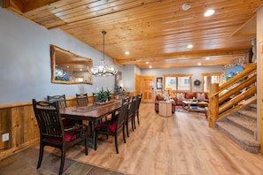 Dining - Timberwolf Canyons Village, 3BR, sleeps 6, hot tub (Park City)