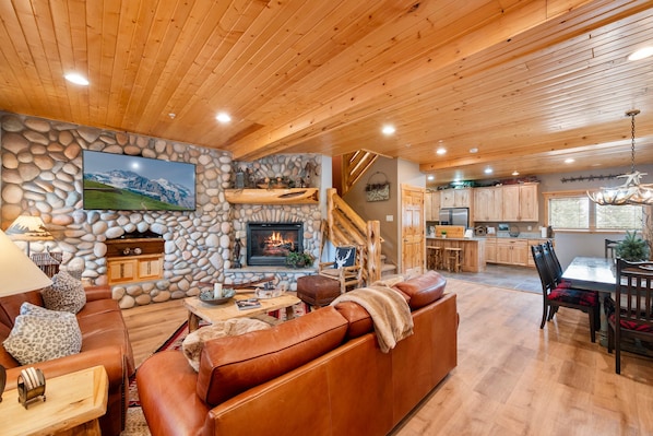Smart TV, fireplace - Timberwolf Canyons Village, 3BR, sleeps 6, hot tub (Park City)
