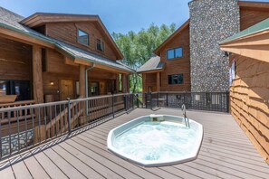 Terrace/patio - Timberwolf Canyons Village, 3BR, sleeps 6, hot tub (Park City)