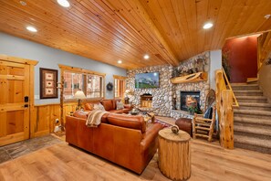 Una Smart TV, una chimenea