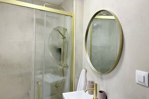 Hair dryer, towels, soap, toilet paper - Spalato Imperium IV - apartment with lovely terrace (Split)