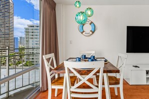 Dining - 12th Floor Waikiki City & Mountain Views! Full Kitchen! Walk to Beach! (Honolulu)