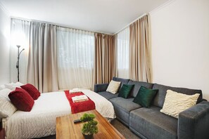 2 bedrooms, iron/ironing board, free WiFi, bed sheets - Westminster 2-Bed Flat Near Victoria Station (London)