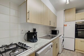 電子レンジ、オーブン、コンロ、食器洗い機