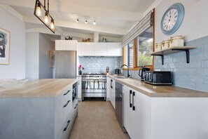 Fridge, microwave, oven, stovetop - Treetop Views: 3  BR, 1  BA House in Rye, Sleeps 8 (Rye)