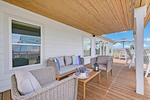 Terrace/patio - The Sunrise Sanctuary! Private pickle ball court. (Galveston)