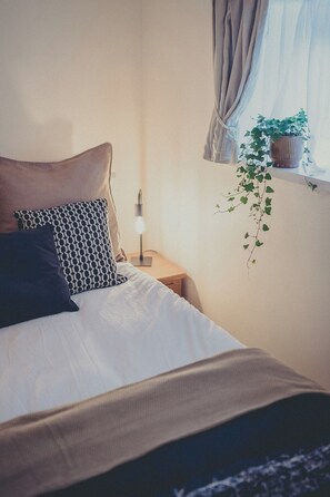 1 غرفة نوم ومكواة/لوح كي وواي فاي مجانًا وملاءات أسرّة