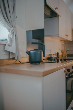 ثلاجة، ميكروويف، فرن، موقد طهي مسطح