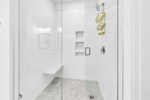 Shower, towels - The Grove Holly 132- 2 Bedrooms - Lazy River - Seascape Resort (Miramar Beach)