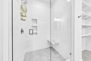 Shower, towels - The Grove Holly 137 - 2 Bedrooms- Lazy River - Seascape Resort (Miramar Beach)