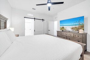 Tabla de planchar con plancha, wifi gratis y ropa de cama 