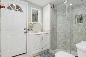 House | 2 bedrooms, Internet - Luxury LA Garden Estate Private Pool Hottub Tennis (La Habra)