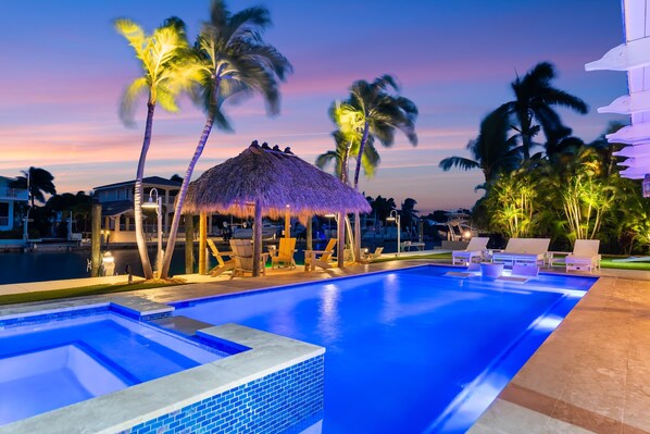 Villa, Accessible | 4 bedrooms, Internet - Deep Blue Waterfront Gem Pool Kayaks Dock (Key Colony Beach)