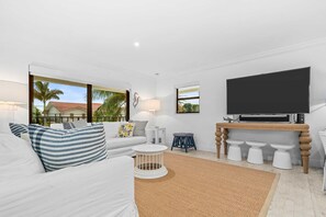 Villa, Accessible | 4 bedrooms, Internet