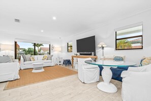 Villa, Accessible | 4 bedrooms, Internet - Deep Blue Waterfront Gem Pool Kayaks Dock (Key Colony Beach)