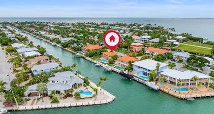Deep Blue Waterfront Gem Pool Kayaks Dock