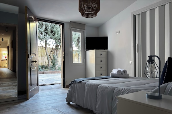 Dobbeltrom, 1 dobbeltseng, tilpasset bevegelseshemmede, hageutsikt