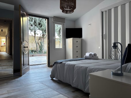 Double Room, 1 Double Bed, Mobility Accessible, Garden View. FINCA AVELLANEDA