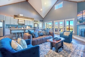 Living area - MTN Retreat, 5 Bdrm, Pool, Hot Tub, Game Rm, Theater, Putt-Putt, Fireplace. (Dahlonega)