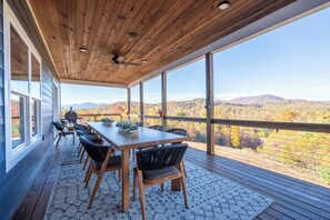 Outdoor dining - MTN Retreat, 5 Bdrm, Pool, Hot Tub, Game Rm, Theater, Putt-Putt, Fireplace. (Dahlonega)