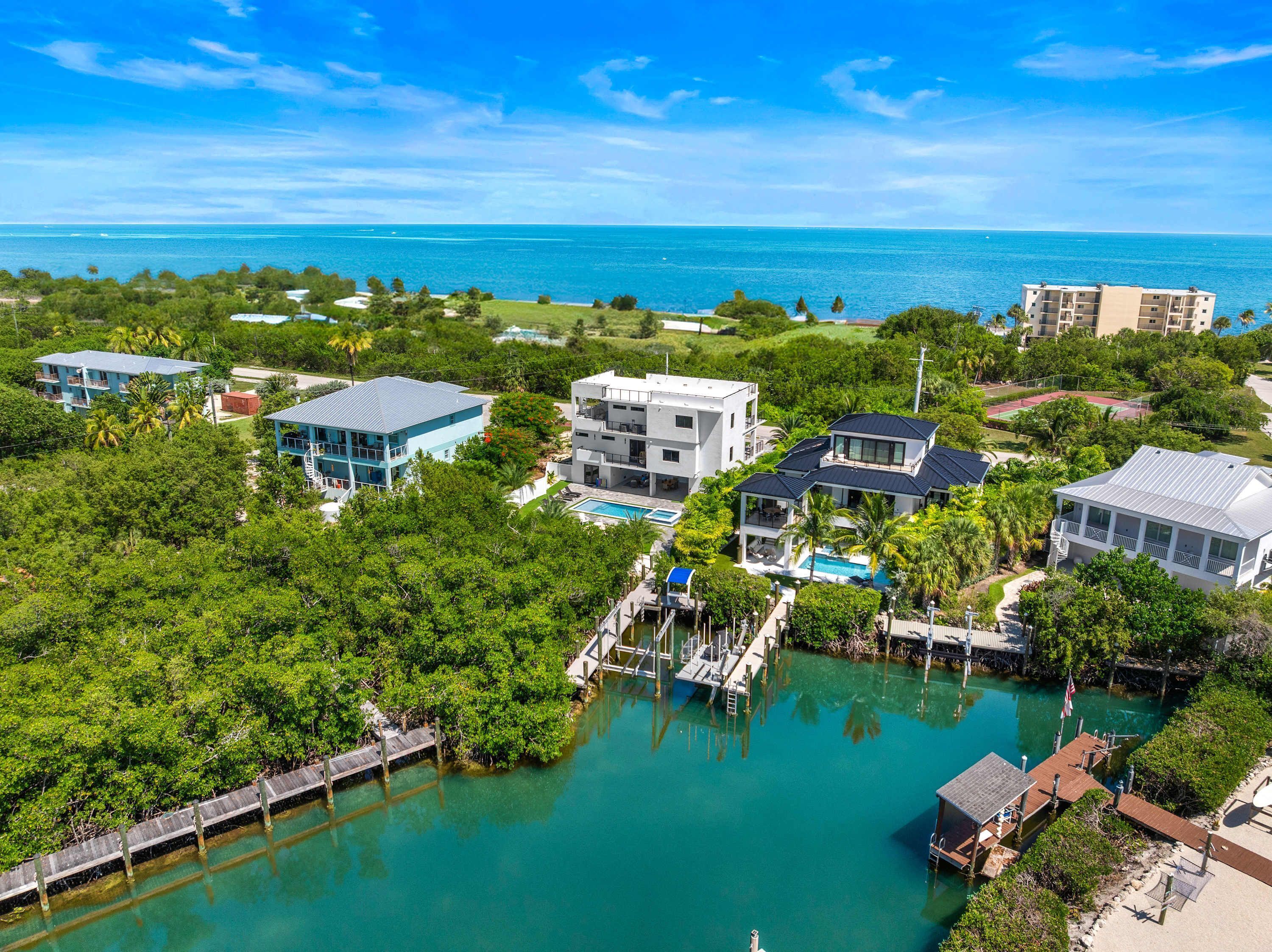 Villa, Accessible | 4 bedrooms, desk, Internet