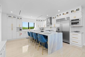 4 bedrooms, desk, Internet - Ocean Muse Lux Waterfront Escape Pool Dock (Marathon)