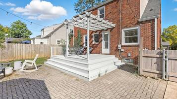 House, 3 Bedrooms | Terrace/patio