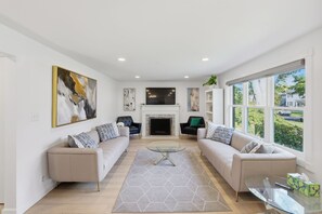 House, 3 Bedrooms | Living area | Smart TV