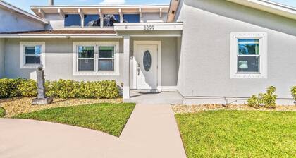 Heated Pool Days & Palm Nights – Modern West Palm Vibes