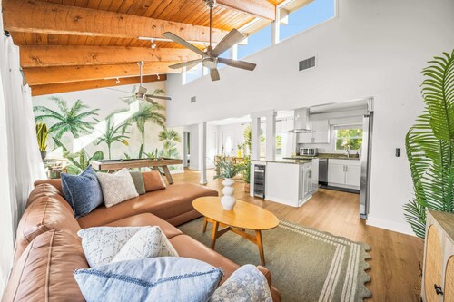 Heated Pool Days & Palm Nights – Modern West Palm Vibes