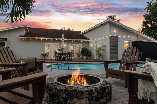 Heated Pool Days & Palm Nights – Modern West Palm Vibes